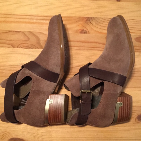 NWOT Isaola Davan Bootie - Picture 5 of 9